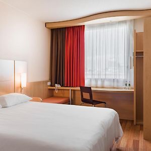 Pokój z łóżkiem king-size